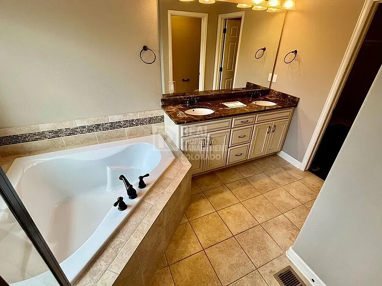 550 Gallegos Cir — Photo 8