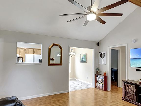 4th image of 501 Wildwood Dr