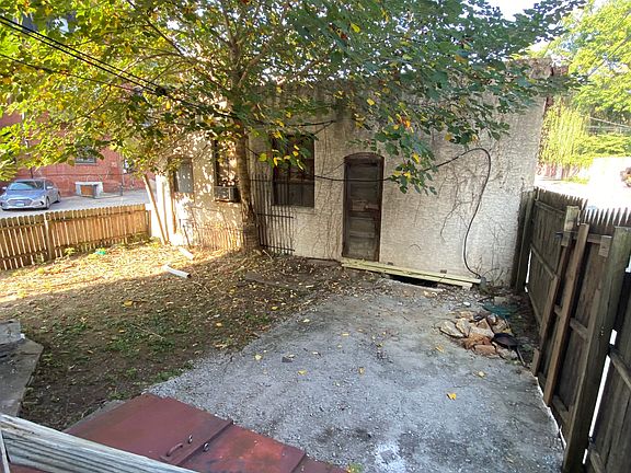 3rd image of 310 N 33rd St APT 1R