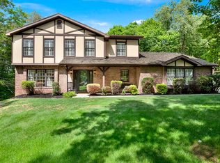 129 Valley View Dr, Ligonier, PA 15658