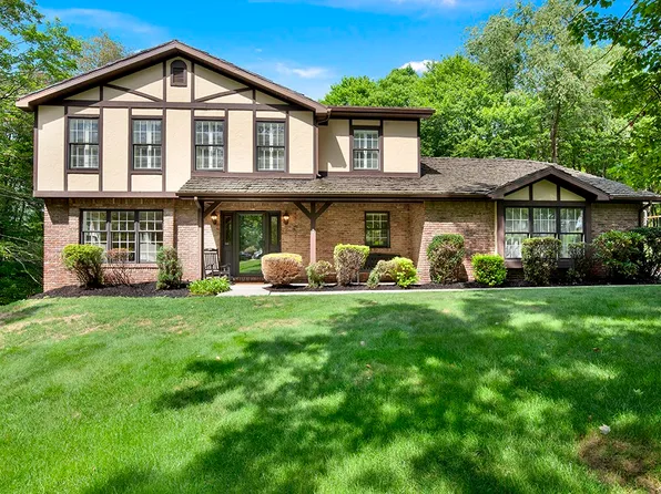 129 Valley View Dr, Ligonier, PA 15658