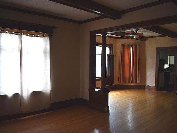 3rd image of 226 E Lincoln Ave