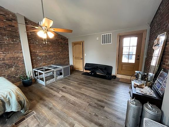 5th image of 313 Columbia St #1