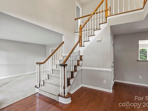 3rd image of 7206 Groveview Ct