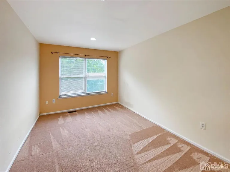 48 Berkshire Way — Photo 19