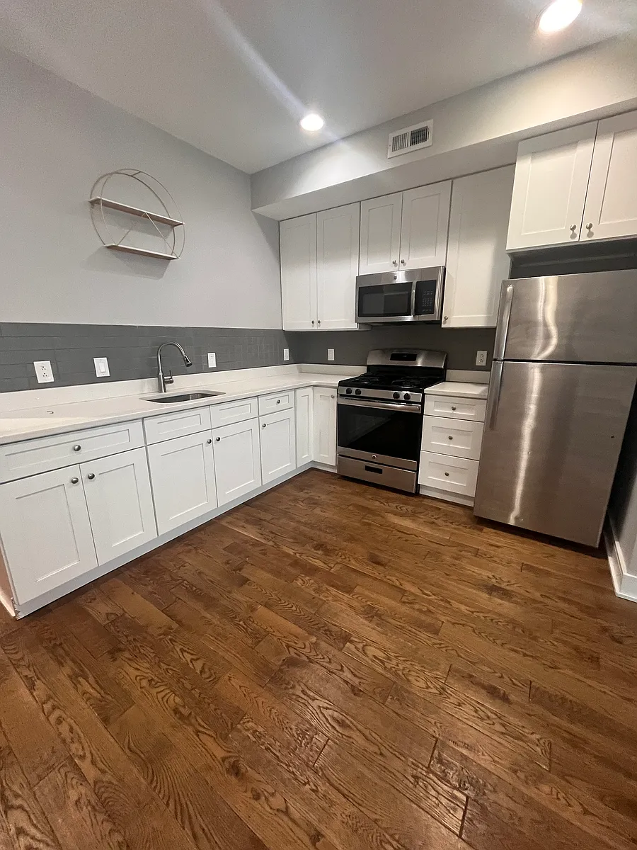 Building Photo - 2635 Livingston St #2