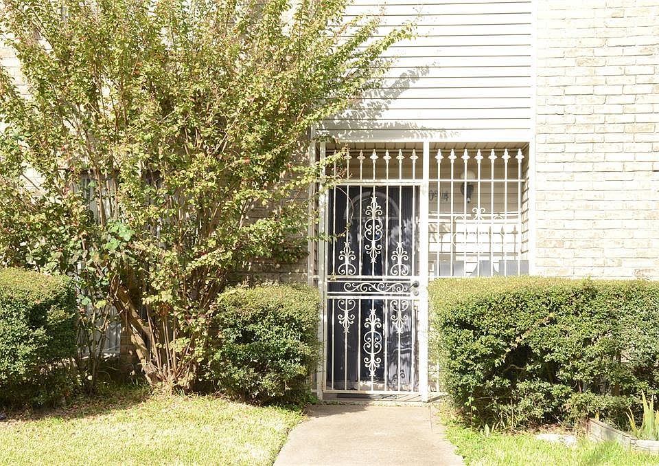 1st image of 10914 Village Bend Ln #3