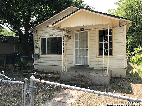 2nd image of 910 Gladstone