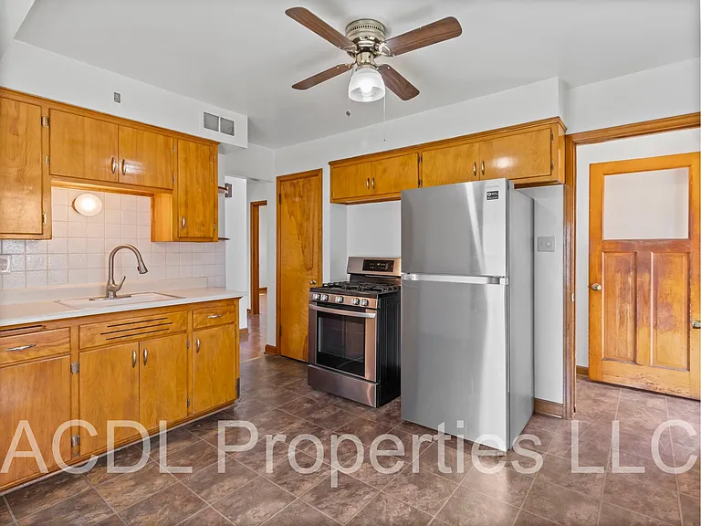 8215 W Burleigh St — Photo 14