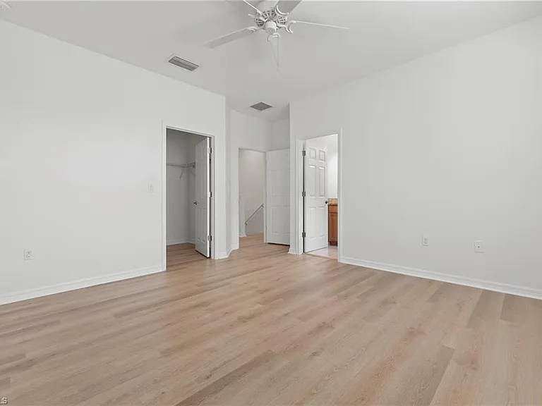 10818 Alvara Way — Photo 13