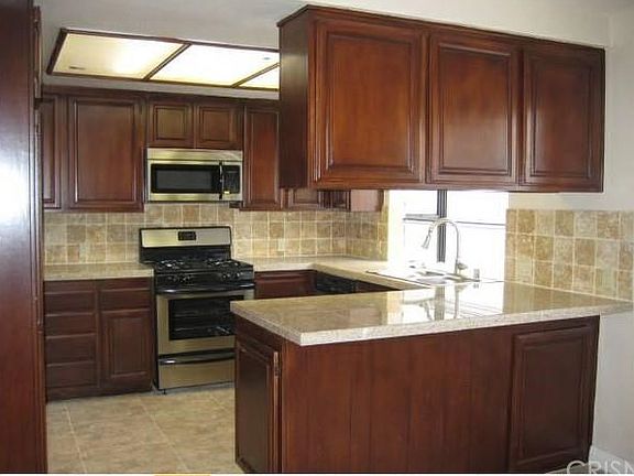 2nd image of 18757 Hatteras St Unit 21