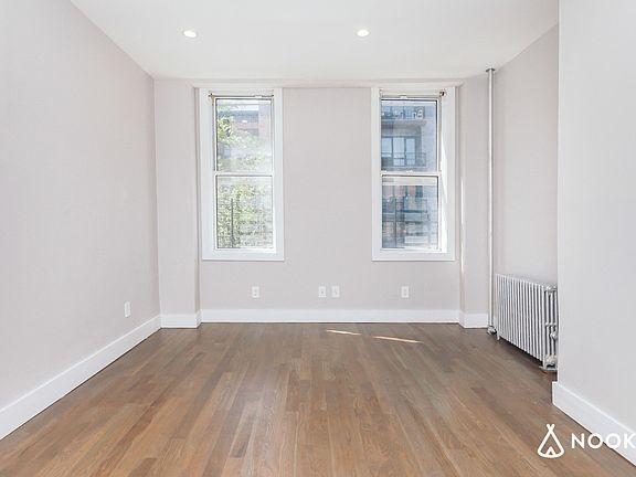 2nd image of 992 Willoughby Ave #B2