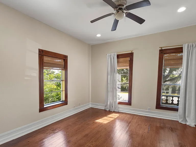 408 S College St — Photo 8