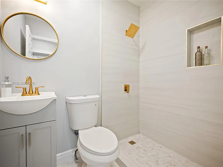 4220 SW 14th St — Photo 17