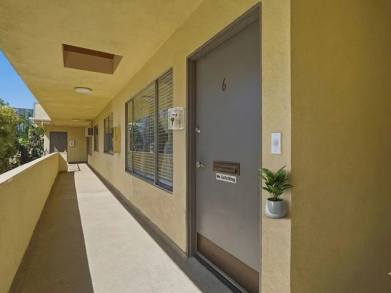 1827 N Van Ness Ave — Photo 15
