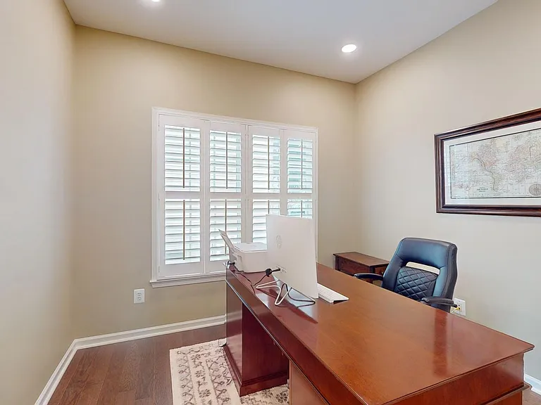 43911 Camellia St — Photo 14