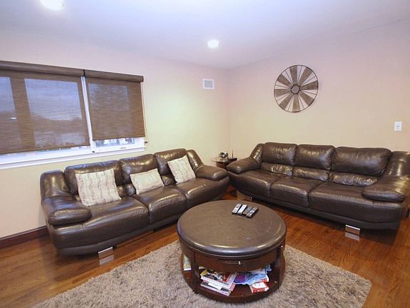 4th image of 859 Edgegrove Ave