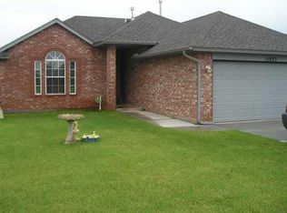 11933 NW 7th St #TOWNHOUSE, Yukon, OK 73099