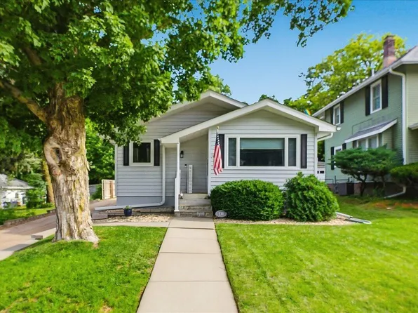 220 Locust Lodge Ave, Council Bluffs, IA 51503