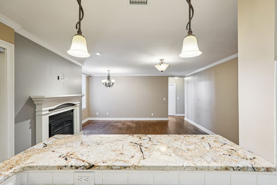 Grand Ave-S1010-035.jpg