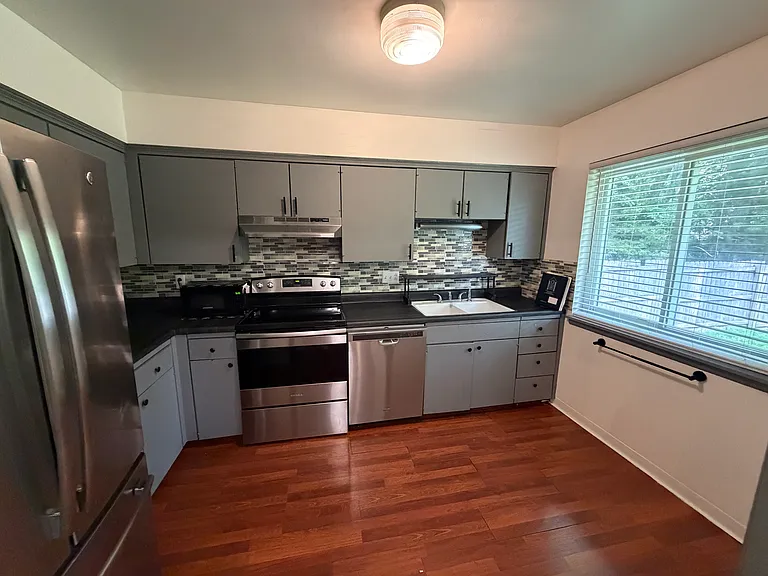 7909 Grandview St — Photo 11