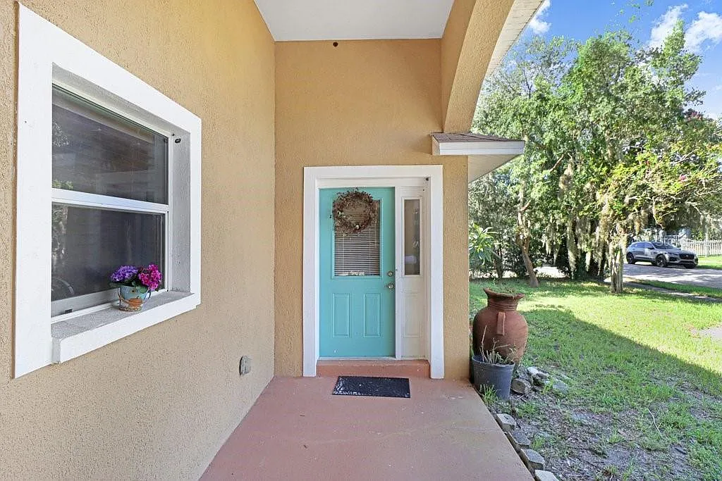 3 bed, 2.0 bath, 1377 sqft, $2,375 — Photo 3