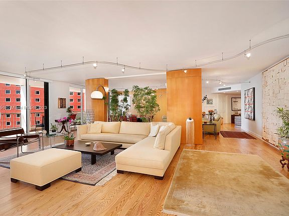 5th image of 1581 Brickell Ave APT 503