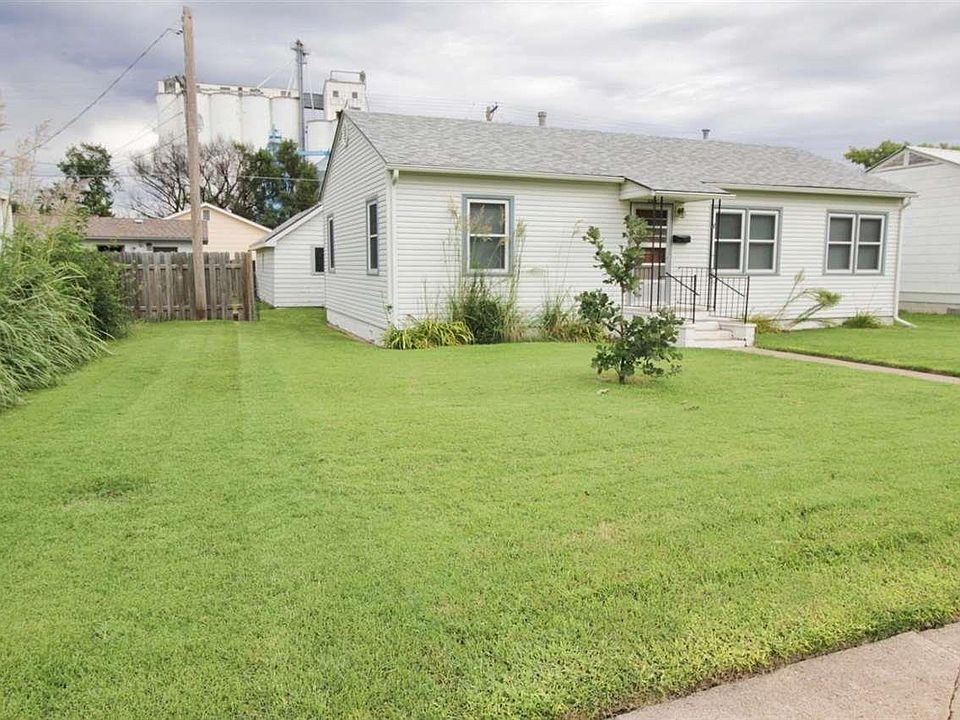 2nd image of 305 E 11th St