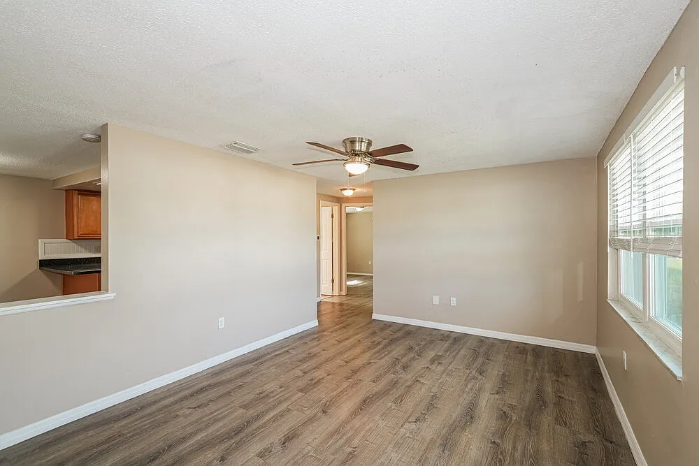 4 bed, 2.0 bath, 1380 sqft, $1,965 — Photo 3