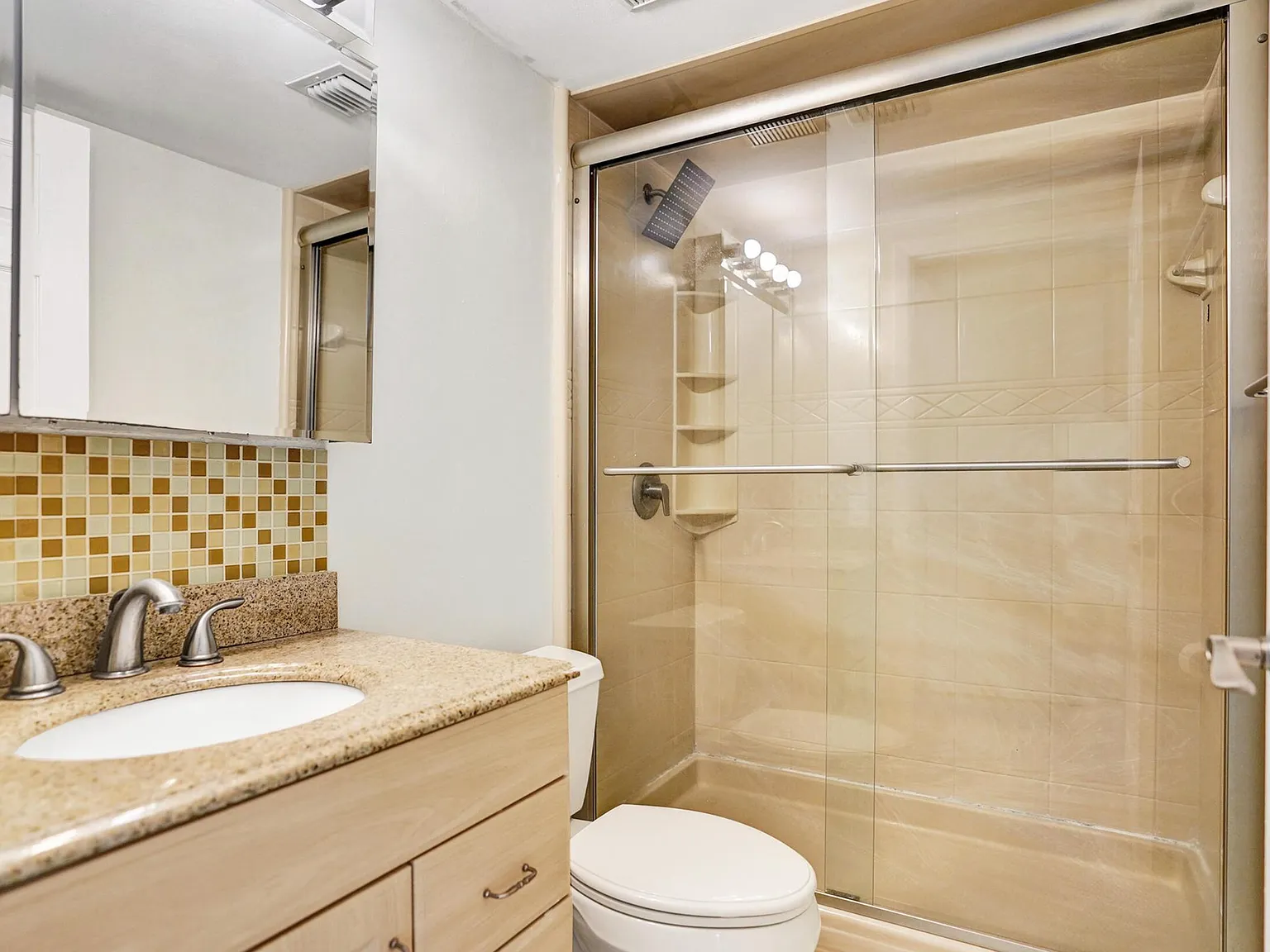 3 bed, 1326 sqft, $2,600 — Photo 2