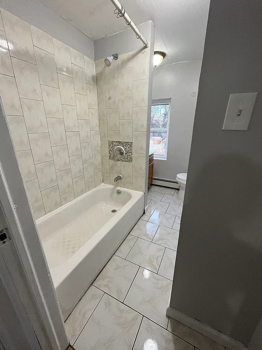 4 bed, 1.5 bath, 1728 sqft, $1,900 — Photo 1