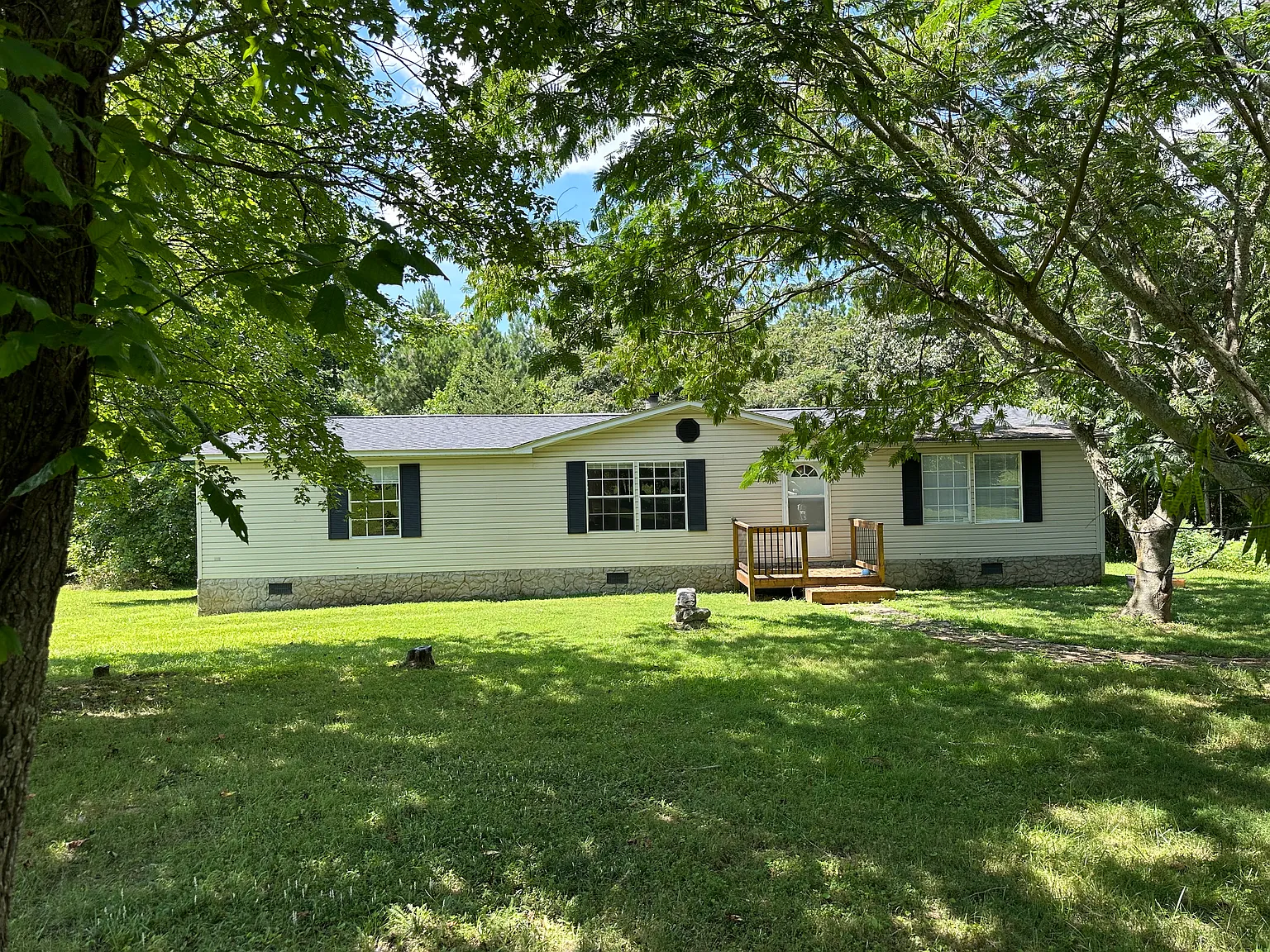 3 bed, 1568 sqft, $1,800 — Photo 1