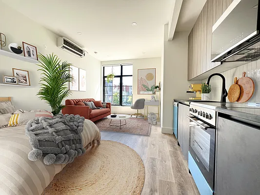 Rented by Pear NYC LLC | media 8