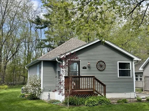 49 John St, Crystal Lake, IL 60014