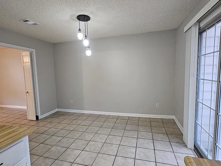 2388 Gregory Dr — Photo 16