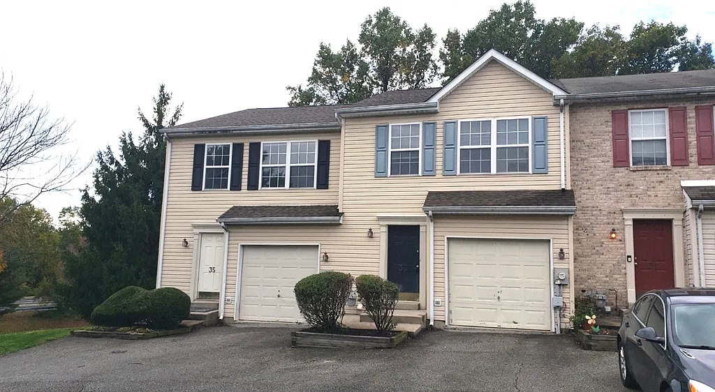 2 bed, 2.5 bath, $2,195 — Photo 1