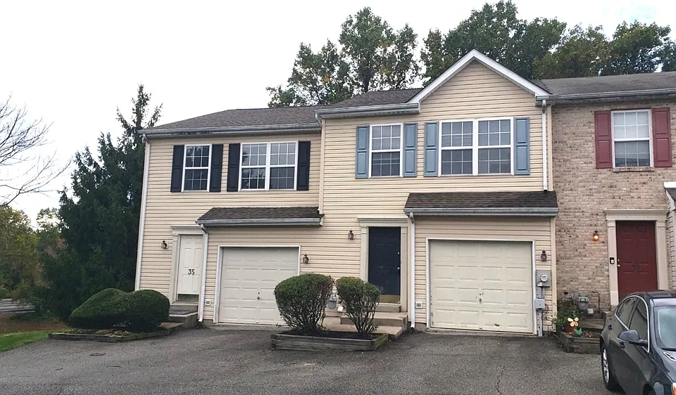 33 Tether Ct
