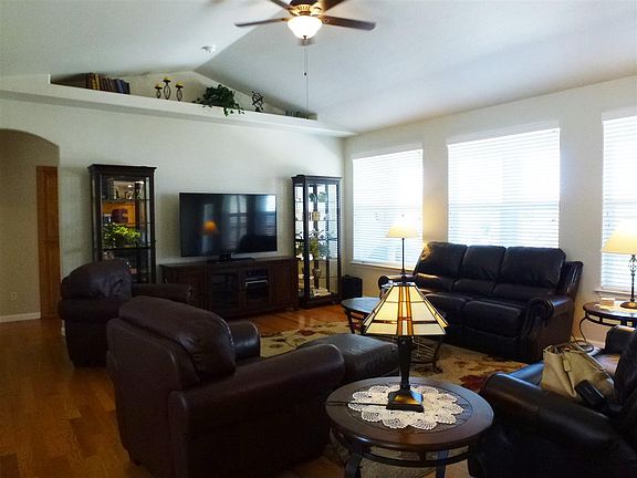 4th image of 3850 Sweetland Dr