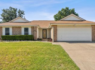 813 Bentle St, Cedar Hill, TX 75104