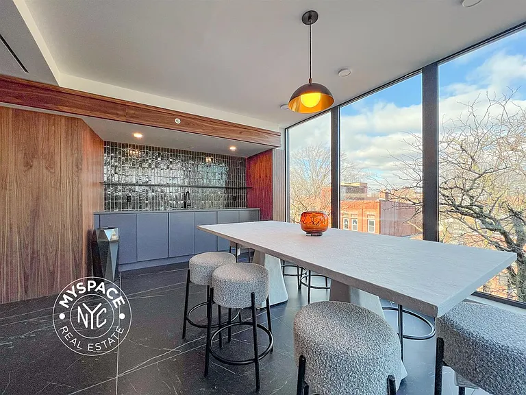 650 Madison St #4F — Photo 38