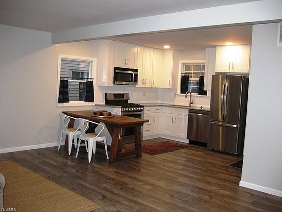 3rd image of 302 Wyleswood Dr