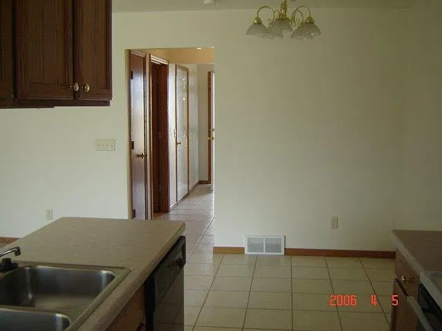 2 bed, 1.5 bath, 1100 sqft, $1,280 — Photo 3