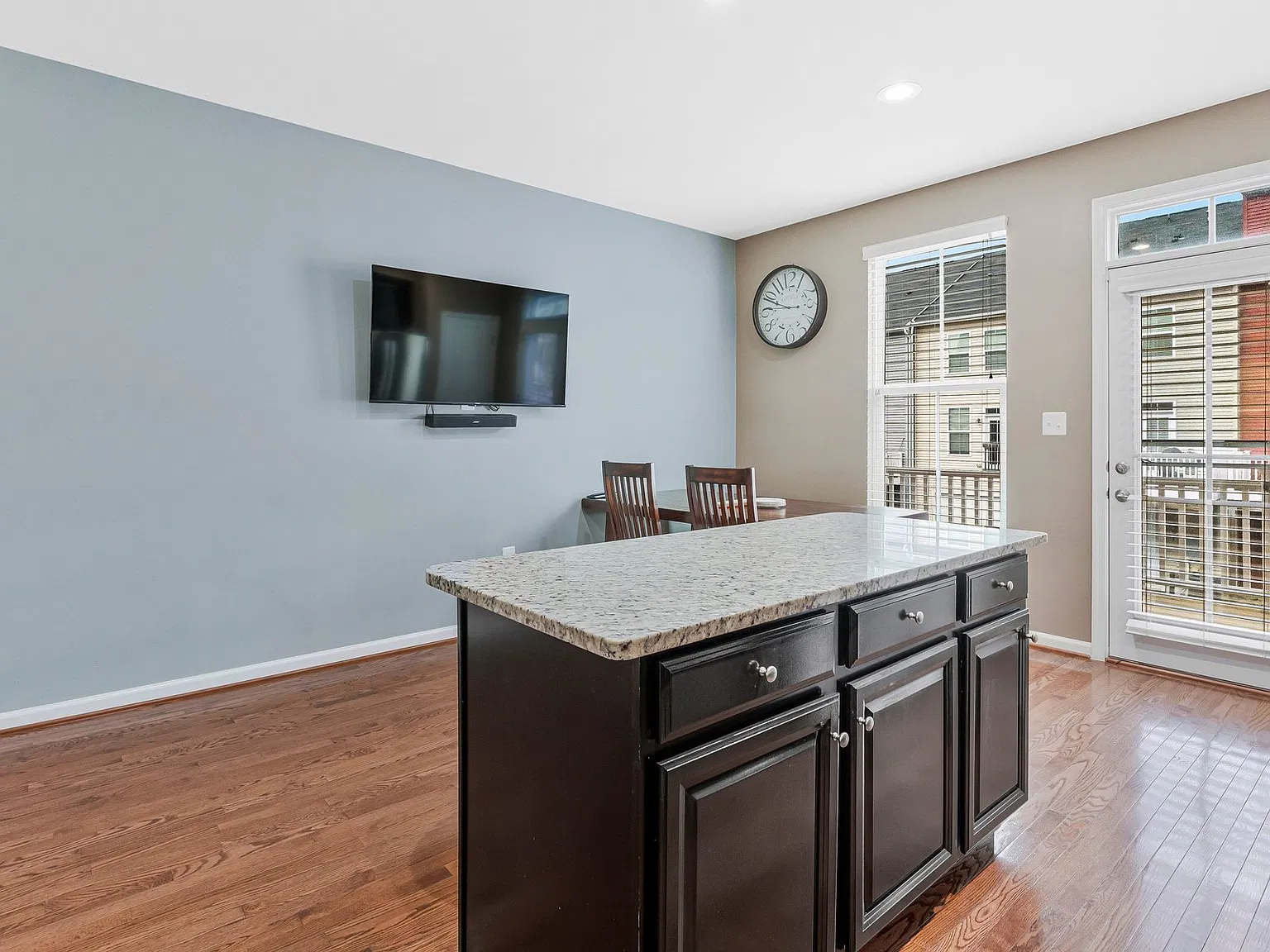 3 bed, 1592 sqft, $3,000 — Photo 4
