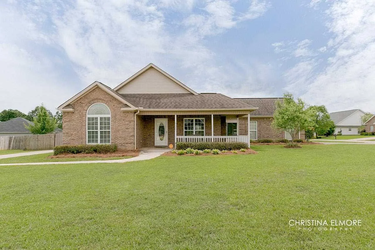 305 Sundowner Dr photo 1