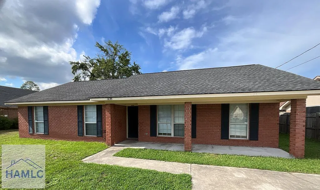 3 bed, 2.0 bath, 1490 sqft, $1,750 — Photo 1