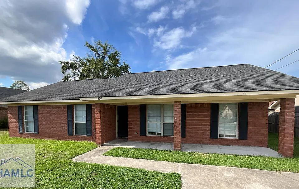 1750 Latham Ct