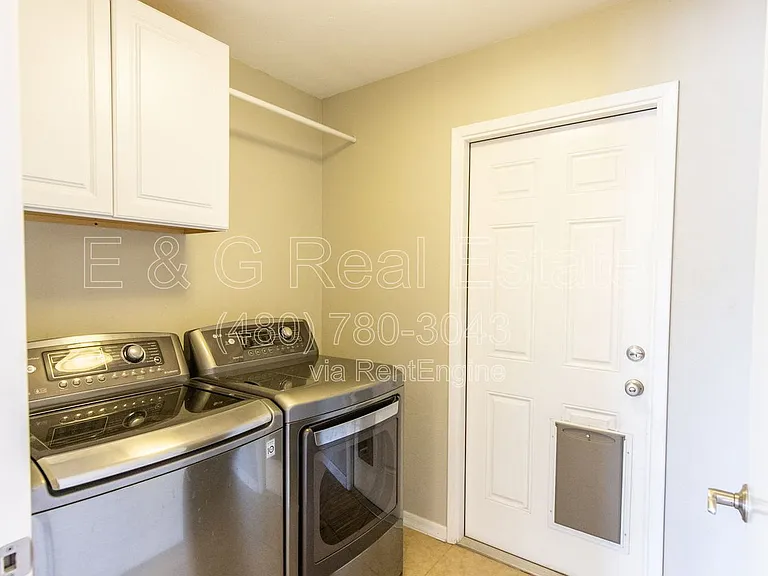 8050 E Clarendon Ave — Photo 15