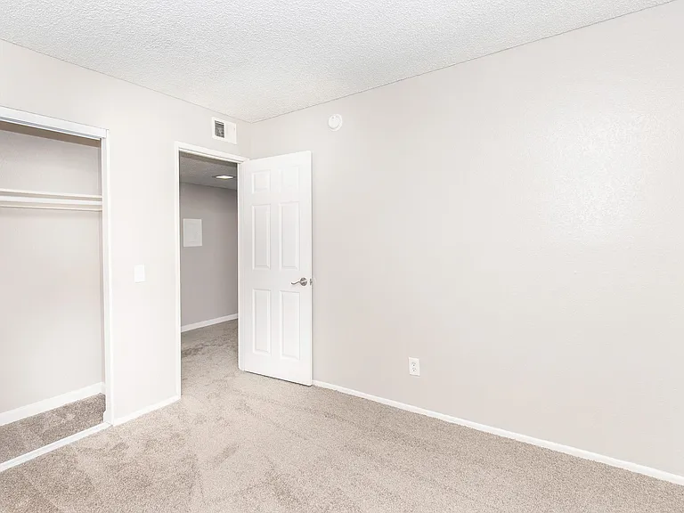 Hidden Falls Apartments — Photo 36