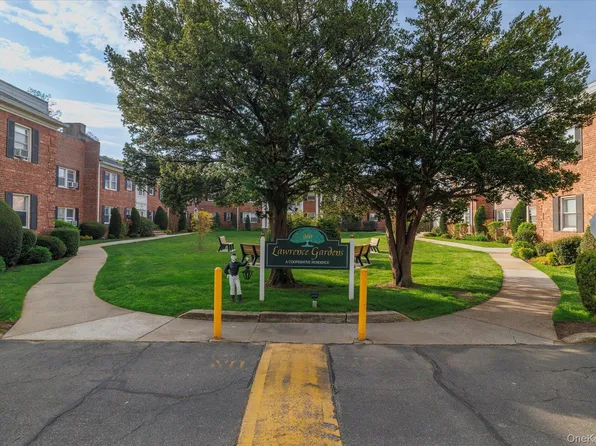 261 Central Avenue #E4, Lawrence, NY 11559