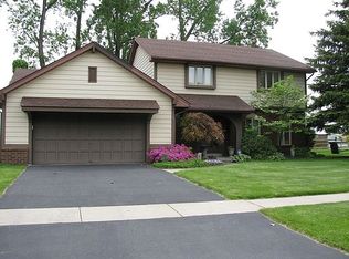 2944 Luverne Ave, Oregon, OH 43616